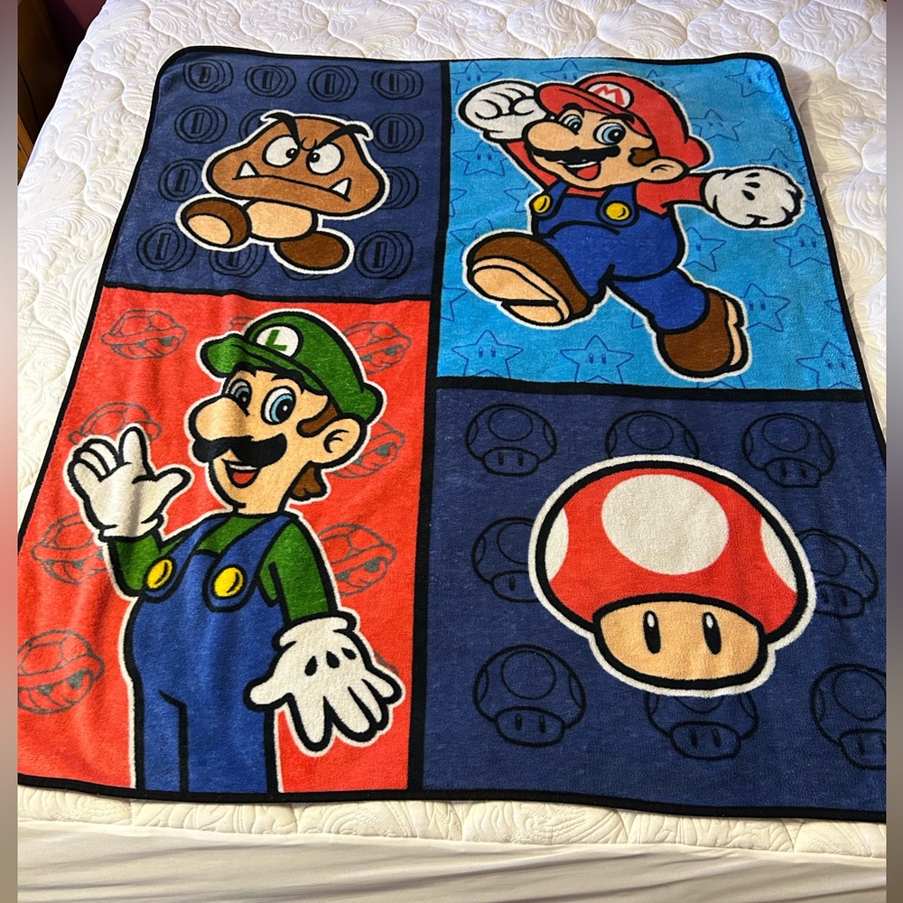 Rare 2010 Nintendo Super Mario Bros Plush Throw Fleece Blanket 50x60 (approx)